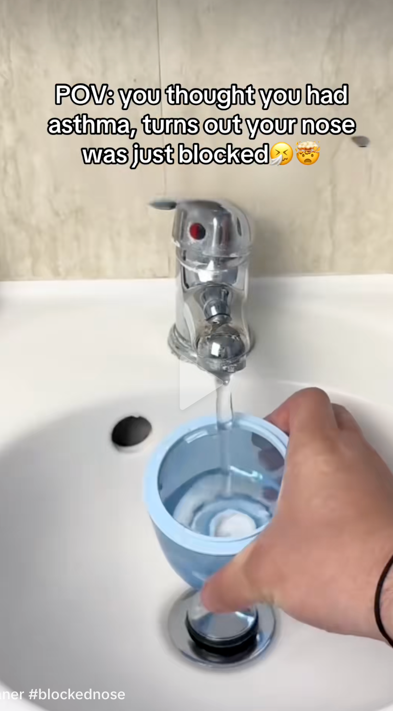 Filling the nose cleaner tank with water